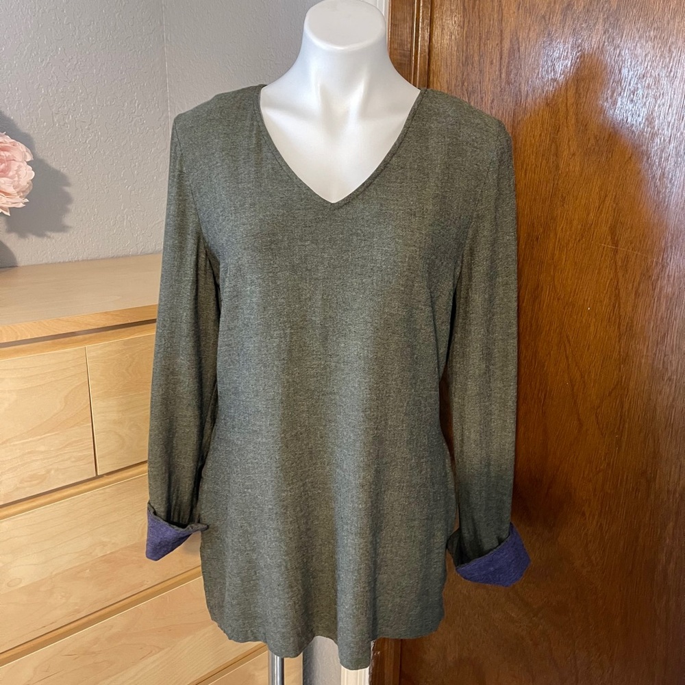 Women's Olive Green V-Neck Long Sleeve Top